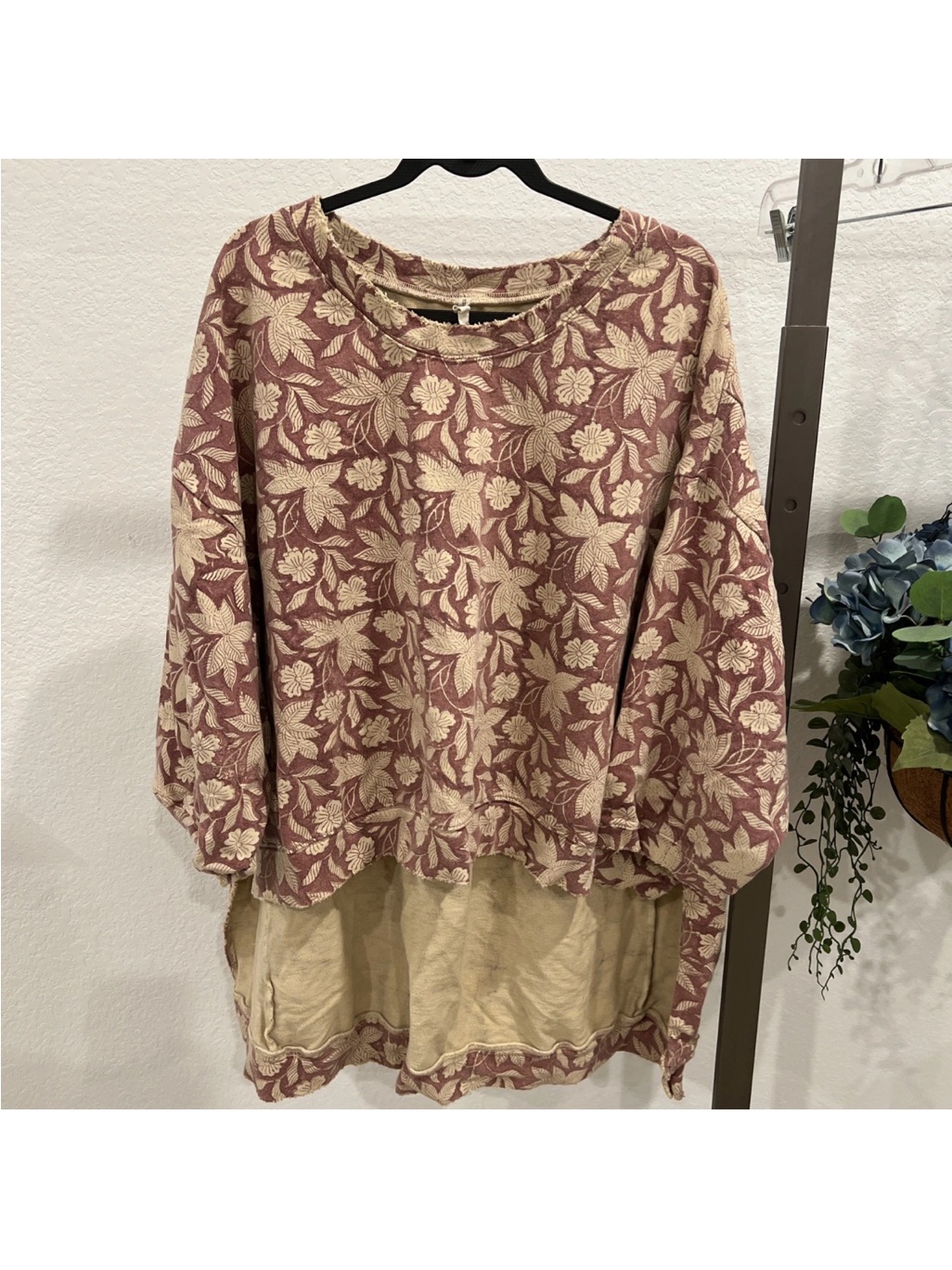 Magnolia Pearl Excellent Condition Dusty Rose Floral Layered Tunic (Item A37)